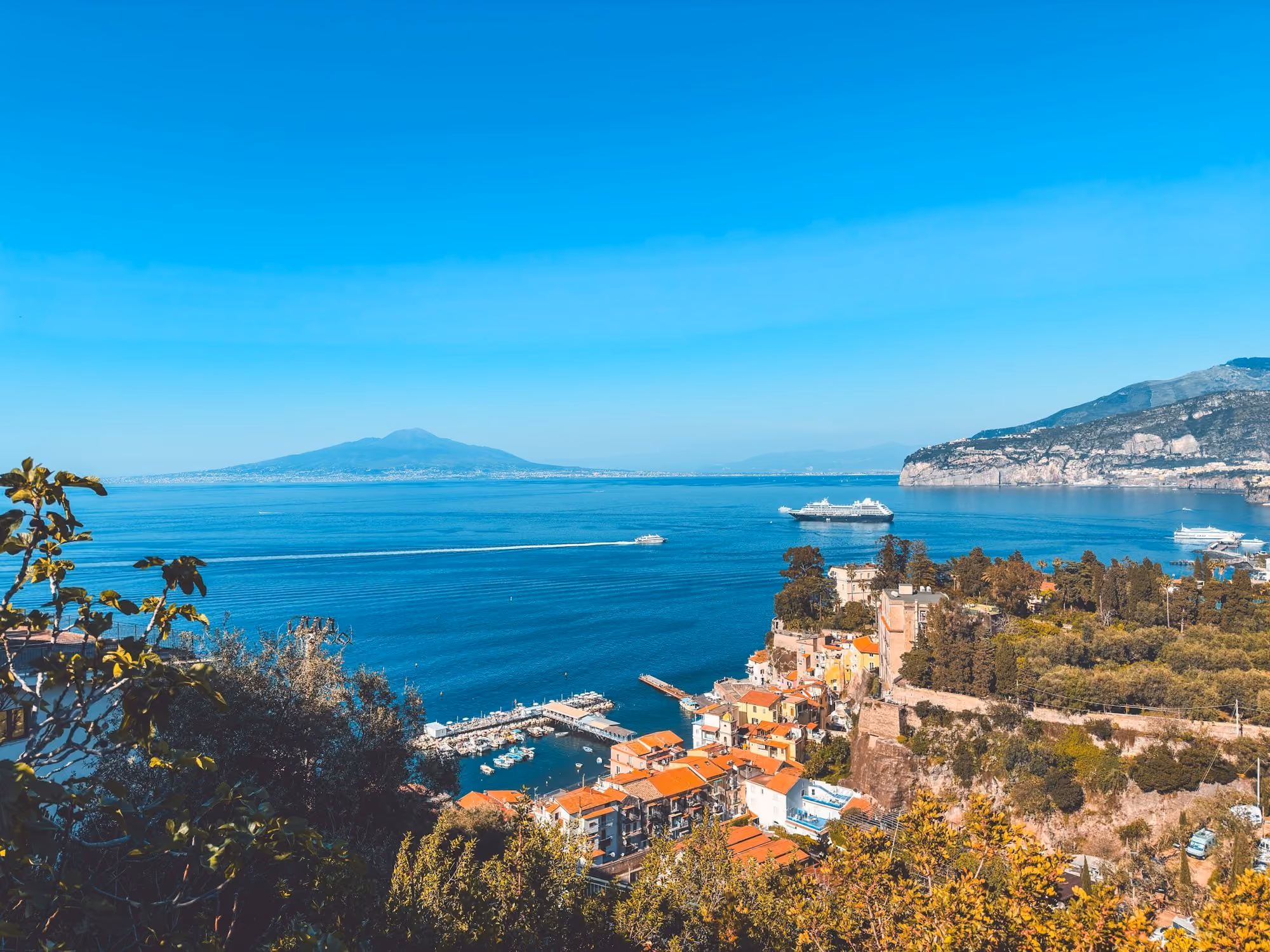 Near Grand Hotel Excelsior Vittoria: A scenic view of the ocean and mountains