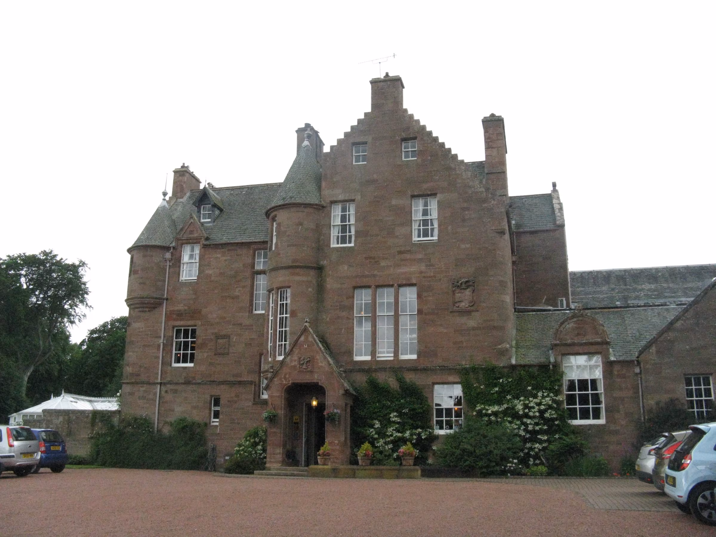 Cringletie House hotel from its drive