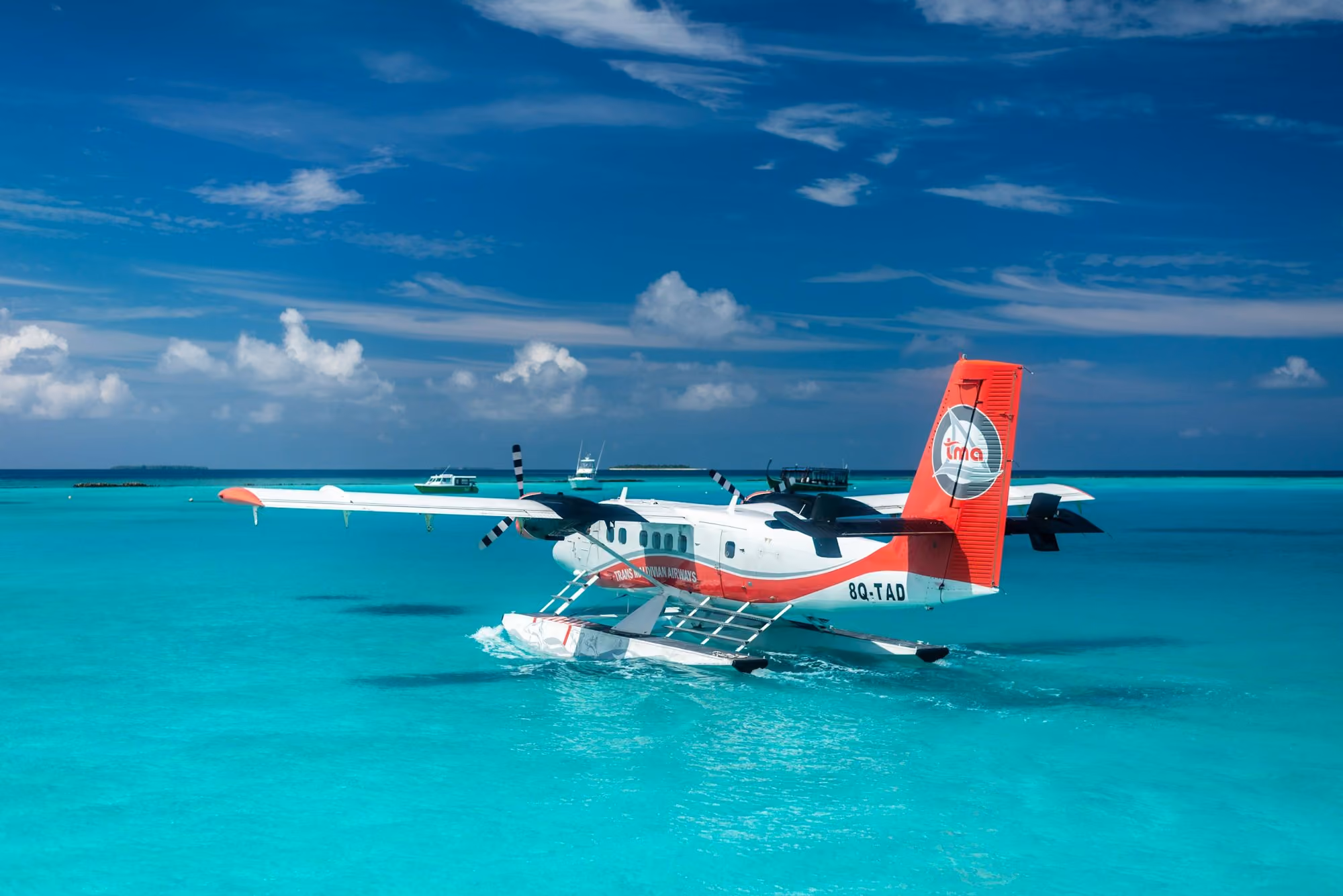 Near Cheval Blanc Randheli: plane land on water