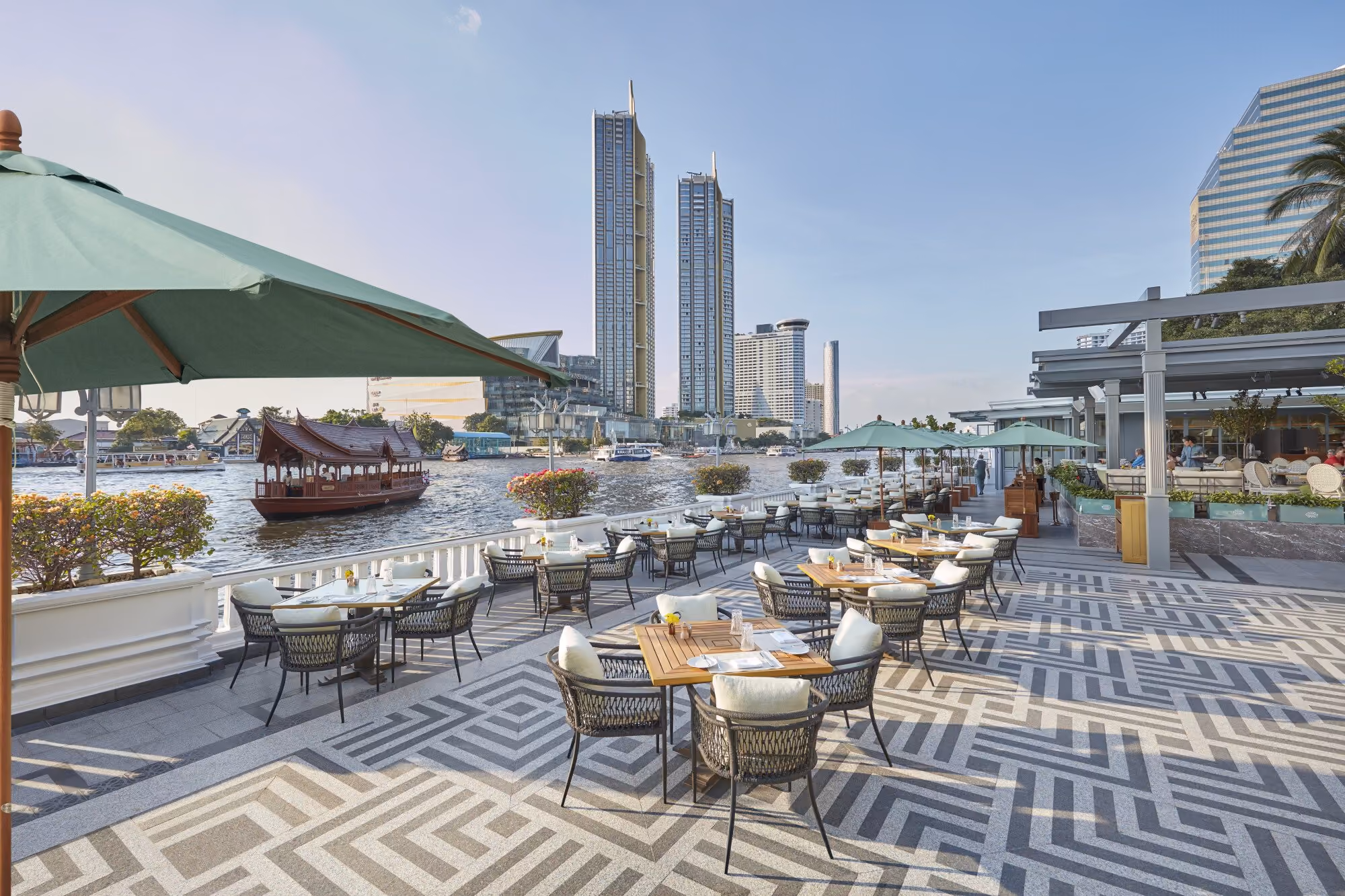 Mandarin Oriental, Bangkok: the Verandah terrace on the Chao Phraya