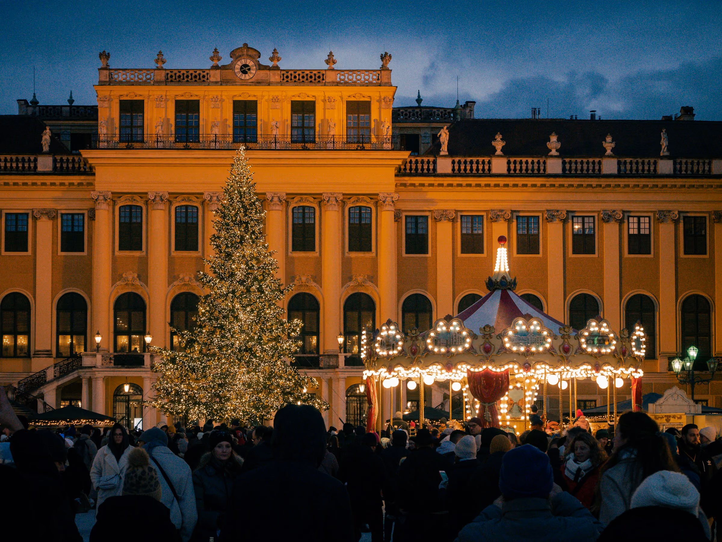 The Christmas tree and market in front of Schönbrunn Palace